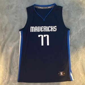 Youth Large NBA basketball Luka Dončić jersey